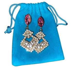 GOLD TONED NWOT PAIR OF CHANDELIER EARRINGS